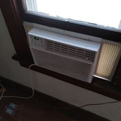 Mid Size GE Window Air Conditioner 