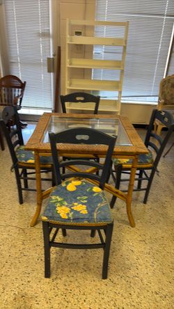 Wicker set table and chairs