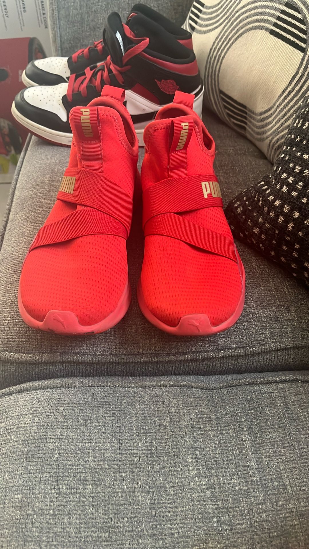 Tennis Pumas Size8