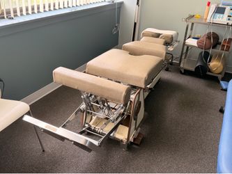 Hi-Lo Chiropractic table