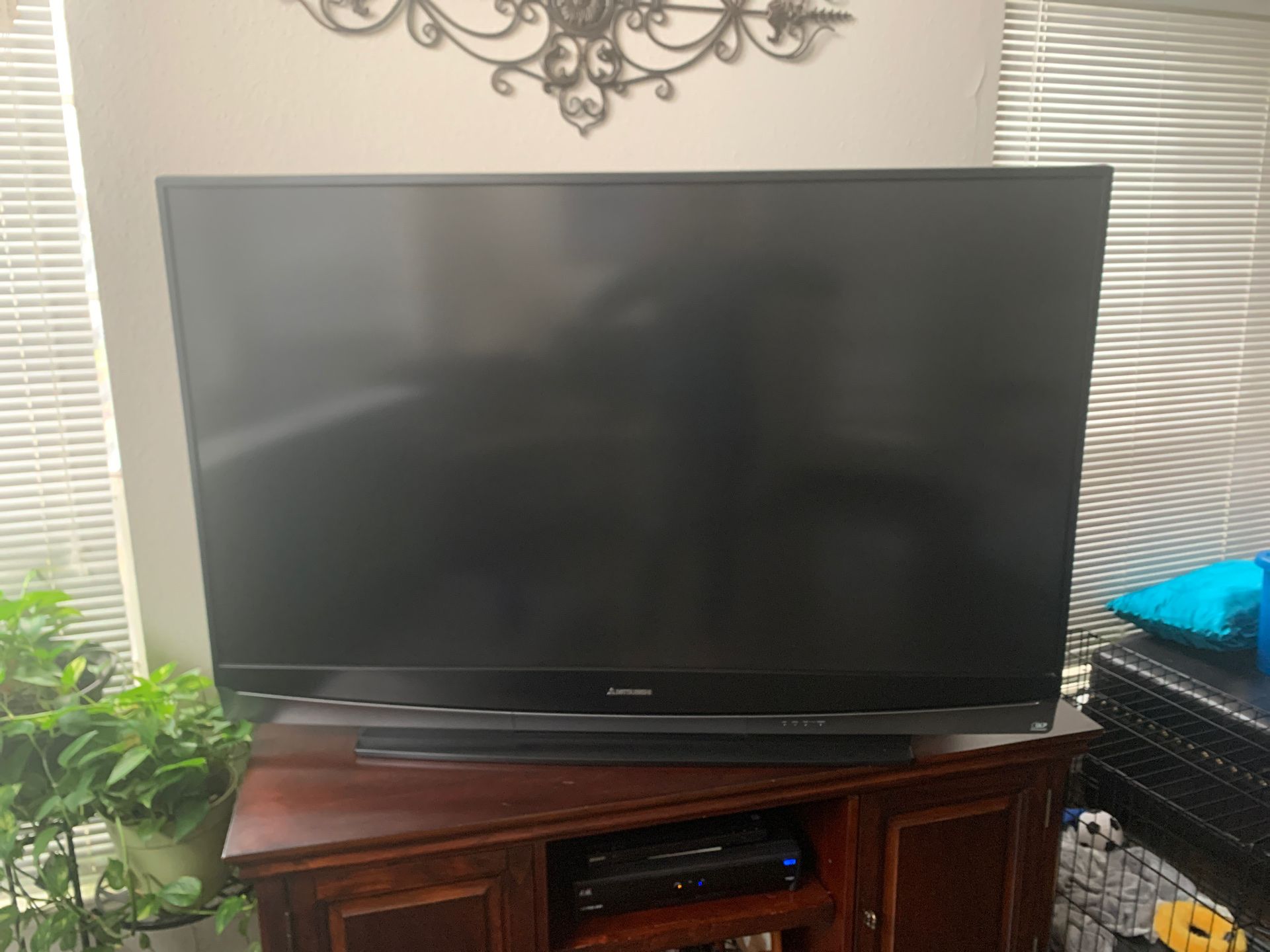 Used tv good pic 60 inches