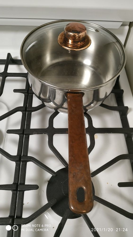 Stainless steel 3 quart pot with copper handle