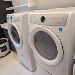  Electrolux  Washer &  Dryer  With Pedestals 