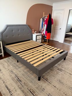 Tufted upholstered modern queen bed