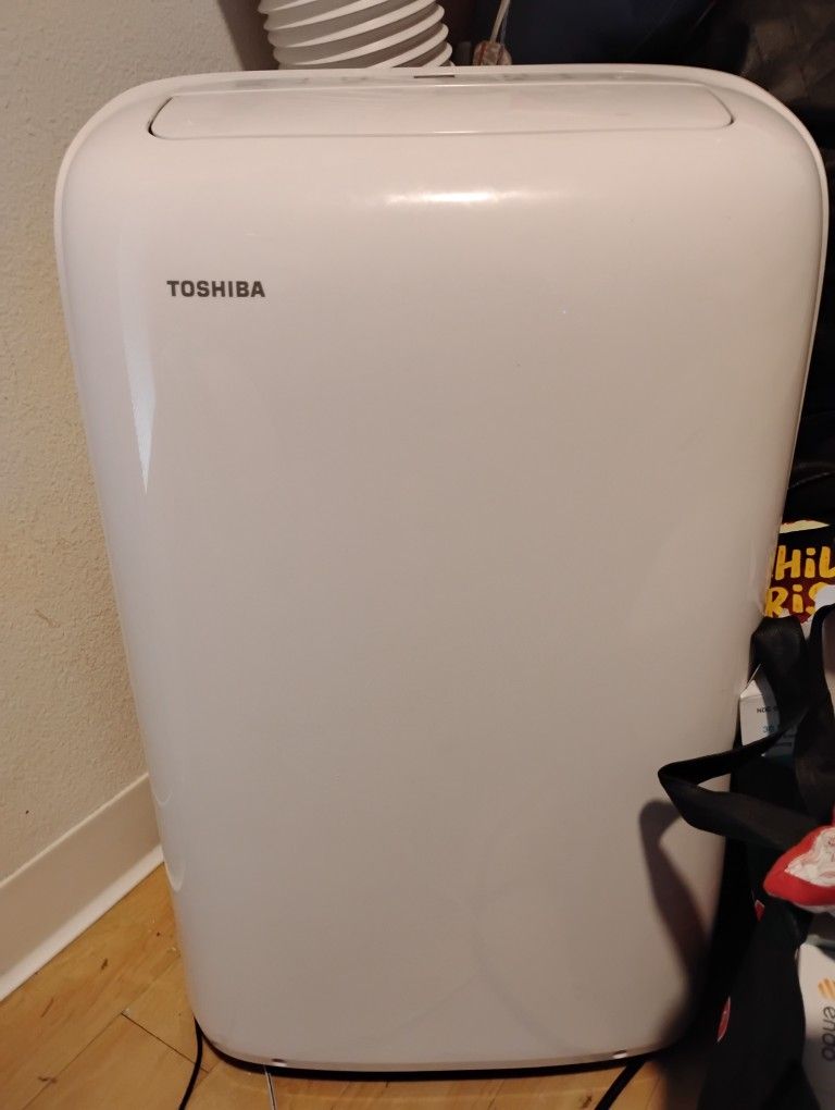 Toshiba 8,000 BTU Portable Air Conditioner Works Good