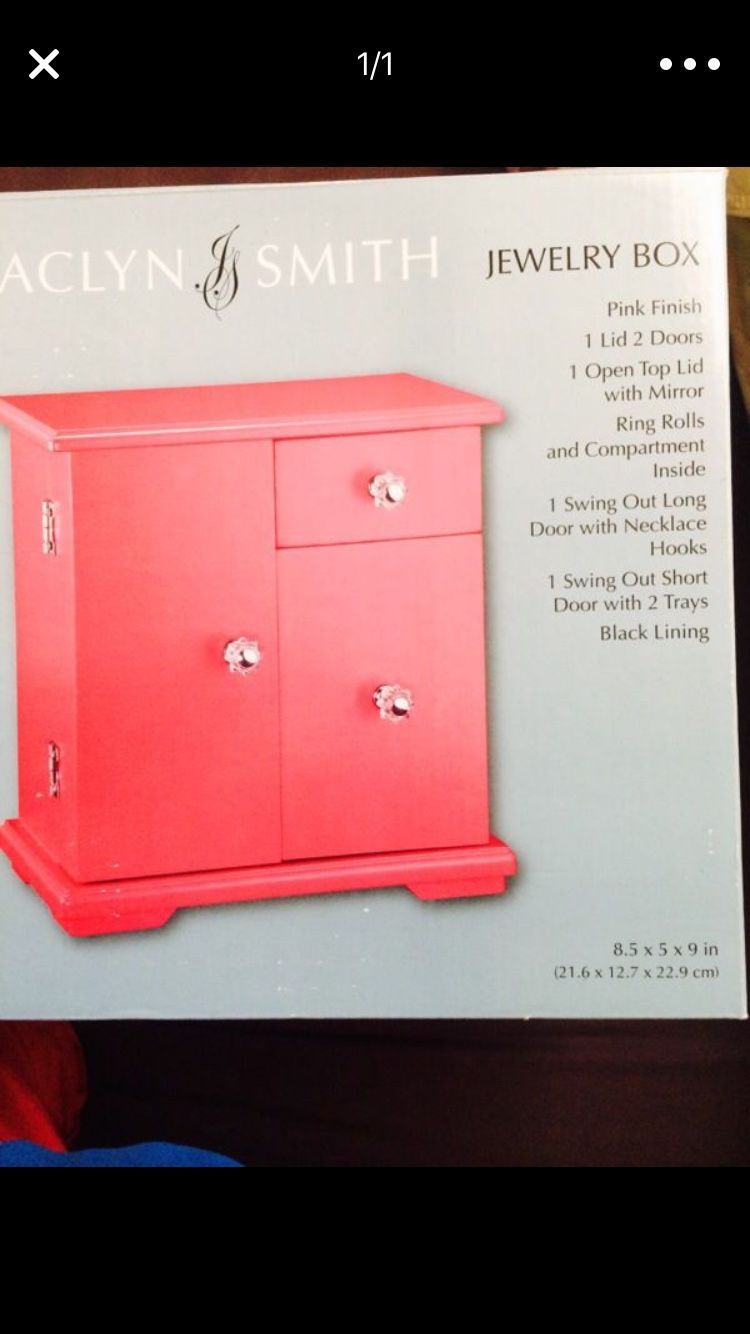 Jaclyn Smith jewelry box in pink !!'