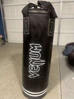 Gym bag with hardware kit