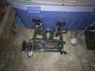 Floor jacks 30,000 Clovis