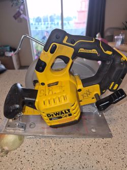 DeWalt 20V MAX Cordless Circular Saw .