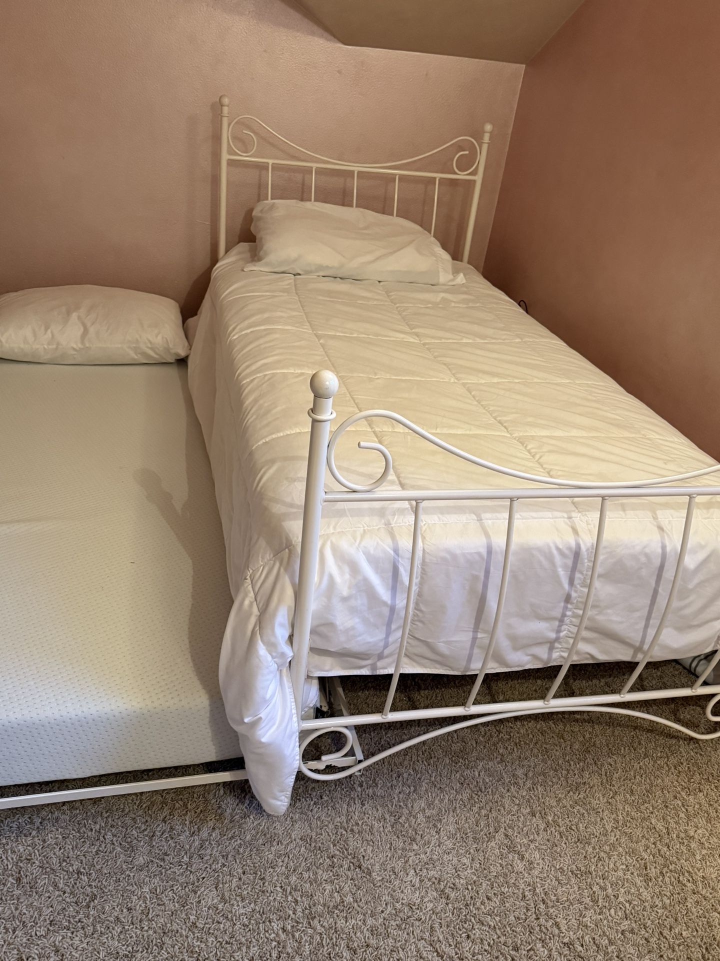 Antique Trundle Bed