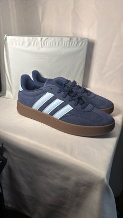 New Adidas BARREDA men’s Size 9.5