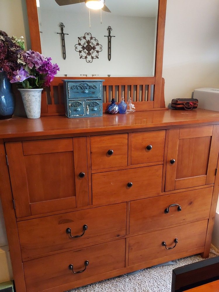 Queen Bedroom Set- 5 pcs