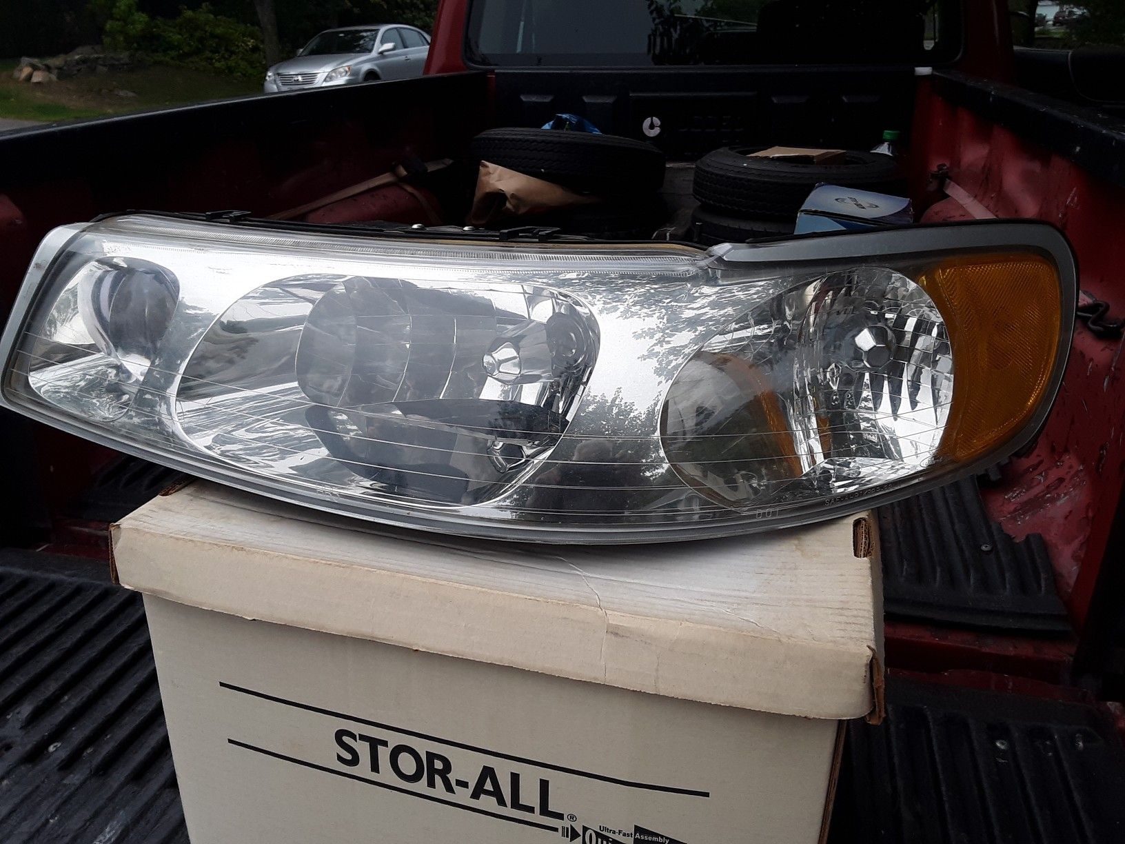 2002 Lincoln Town Car headlight