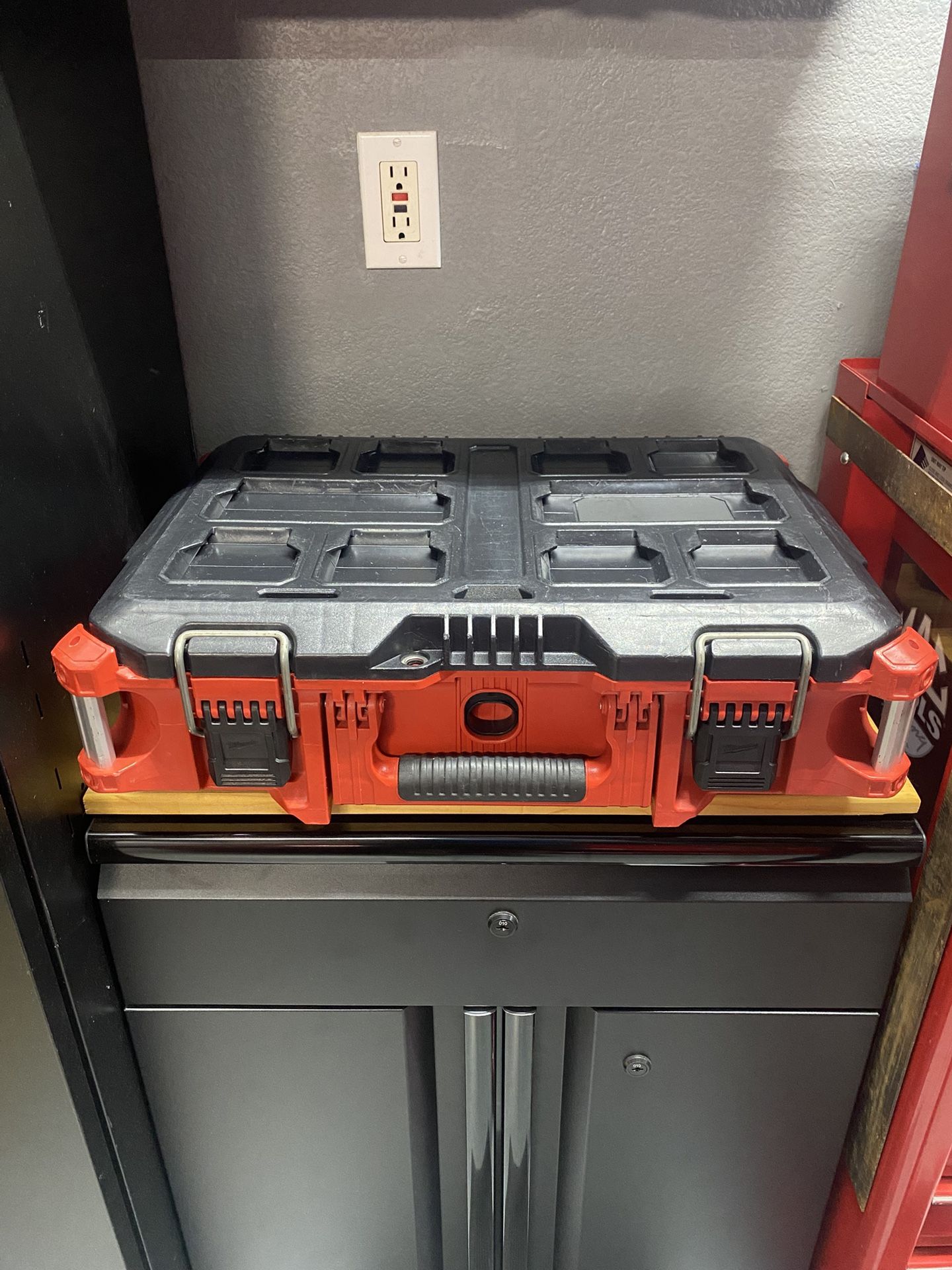 Milwaukee Packout Medium Tool Box