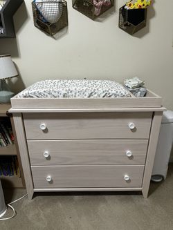 Babyletto Sprout Dresser w/removable Changing Table
