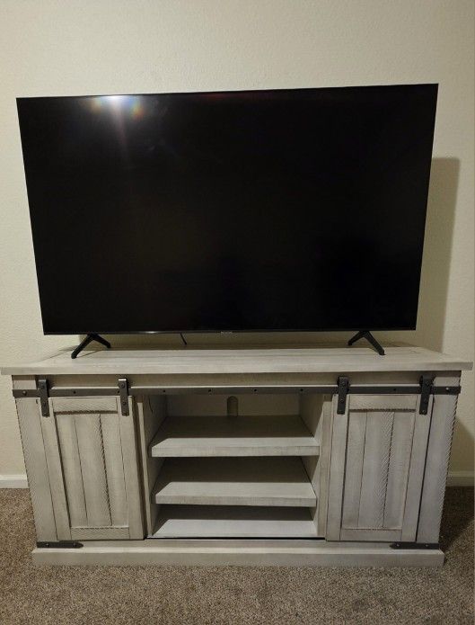 Carynhurst 60" TV Stand