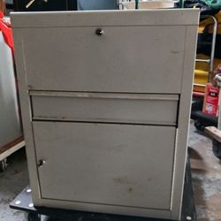 Metal Locking Cabinet  Files With Keys
