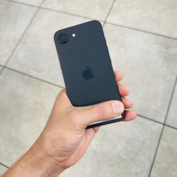 iPhone 16e