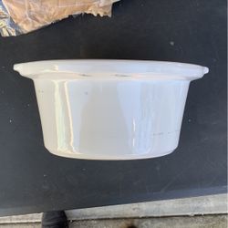 4 Qrt Oval Stoneware With Lid.