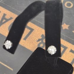 14kt white gold studs