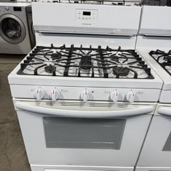 Frigidaire white 5 burner range stove 