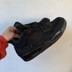 Black Cat Jordan 4