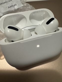 AIRPODS PRO (1st Gen) w/ Charging Case
