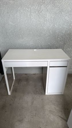 Modern white desk