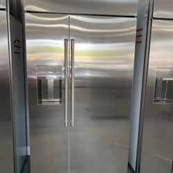 Cafe Side-by-Side Refrigerator in Stainless steel with Showcase LED Lighting and Advanced Temperature Management System