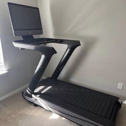 Plus Peloton-No Recall-Treadmill