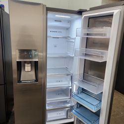 SAMSUNG REFRIGERATOR STAINLESS STEEL WITH SHOSE CASE LIKE NEW 