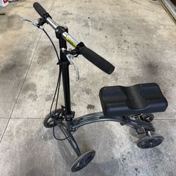 Steerable Knee Walker Scooter, by Drive Medical model 790