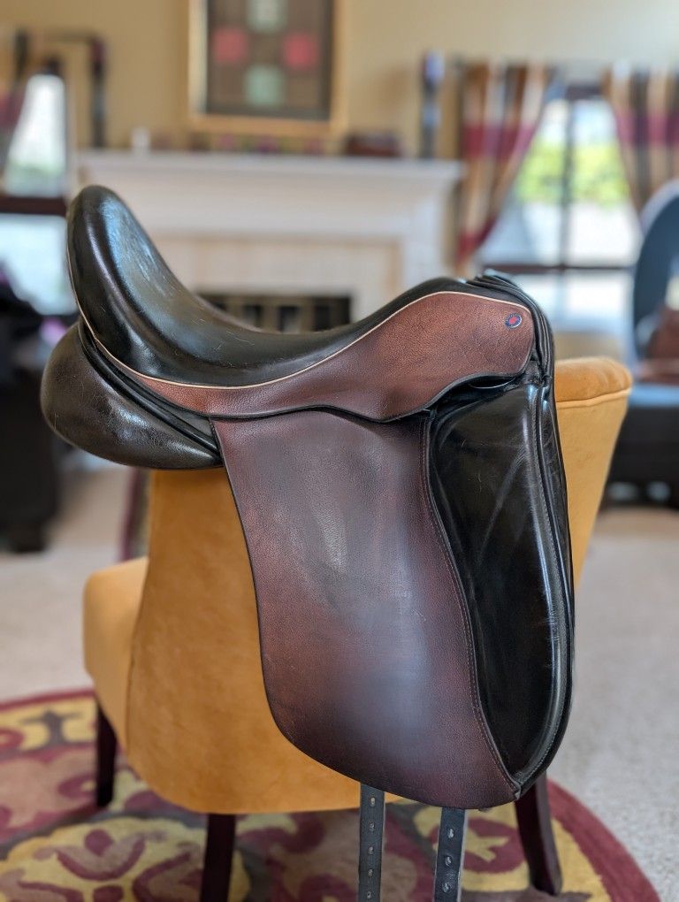 18" Dresch Dressage Saddle