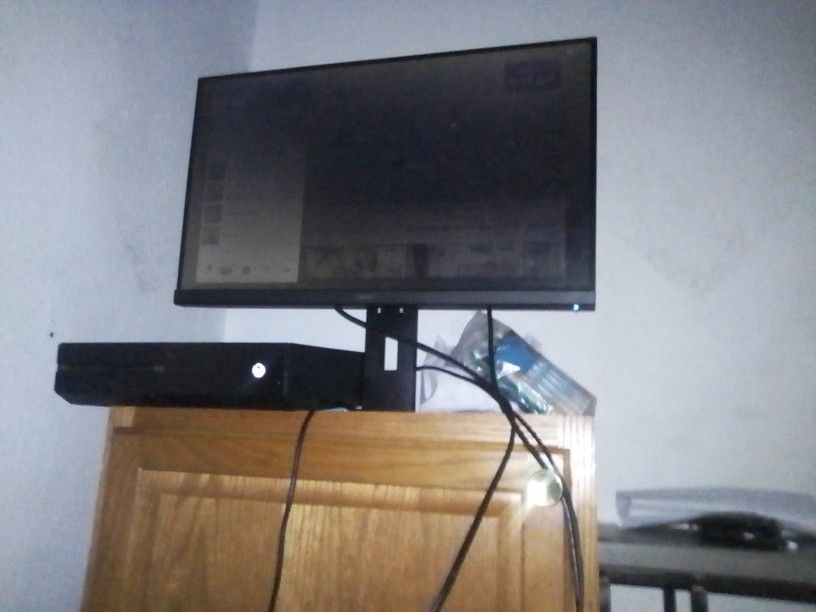 Xbox One, Remote, Acer Monitor