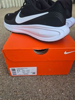 Nike Revolution 8 Women's