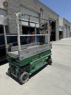 JLG Scissor Lift