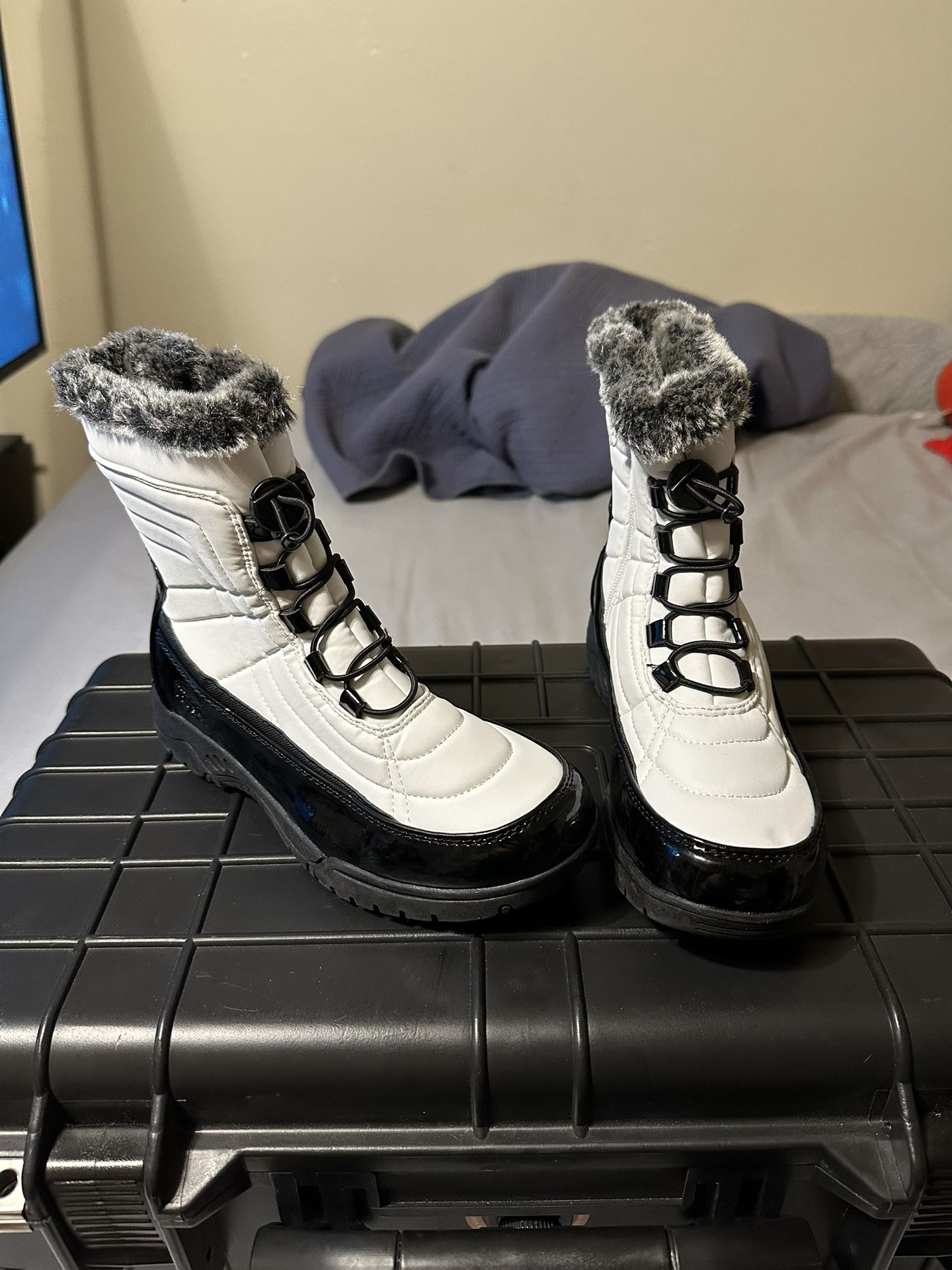 Totes Snow Boots Black & White Size US 7 Women