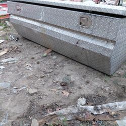 Aluminum diamond truck tool box