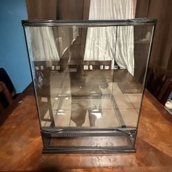 Like New Zoo Med Front Opening Reptile Terrarium/Tank! (18in Length × 18in Width × 24in Height)