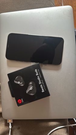 iPhone 12 Pro Max 256g with Beats earbuds