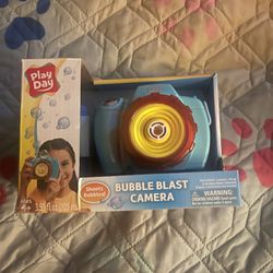 Play Day Bubble Blast Camera Toy Shoots Bubbles Ages 4+ PRICED RIGHT Brand New