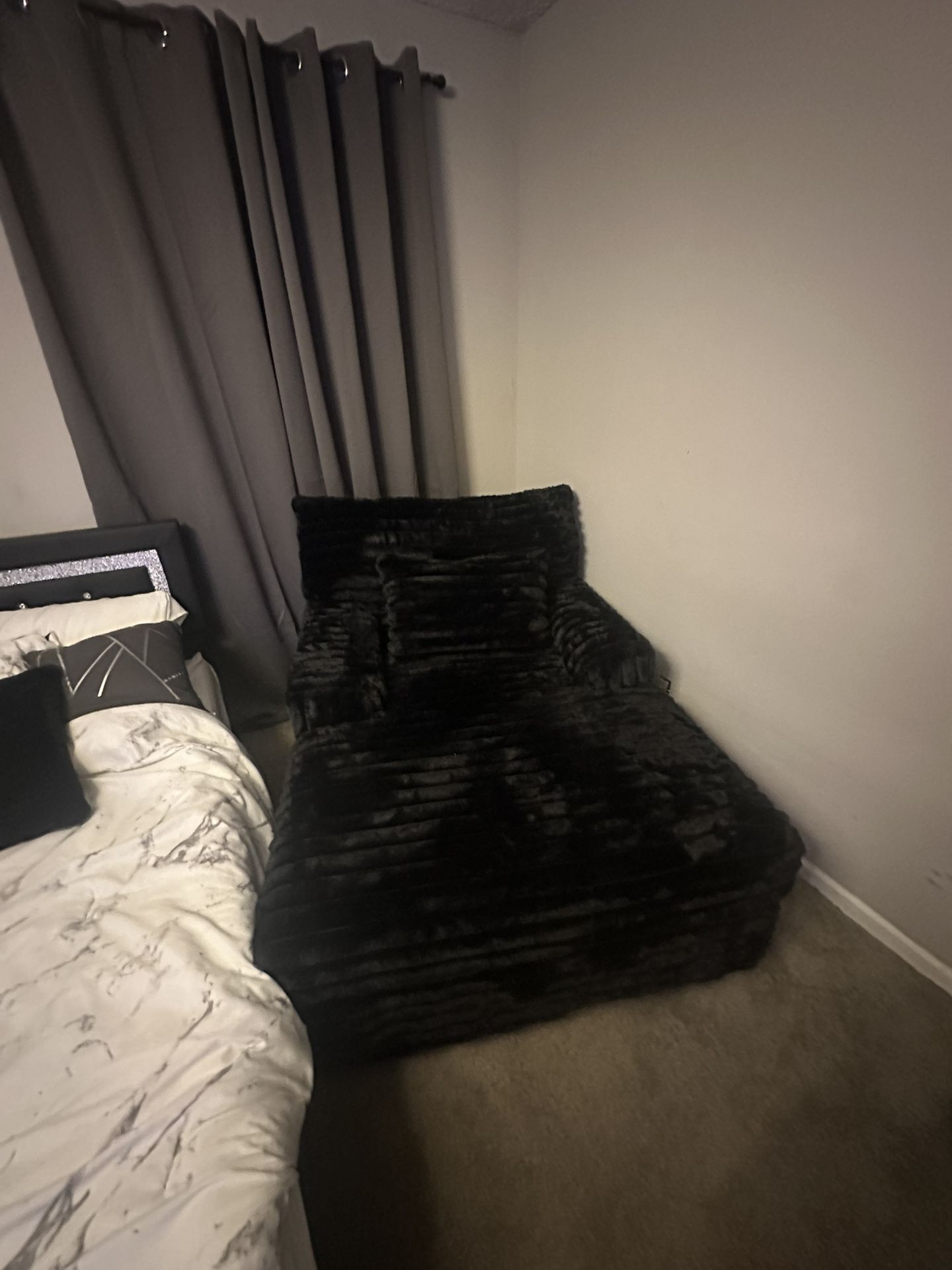 Black Lounge Chair
