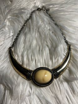 Silver Tone Collar Necklace with Cream Stone