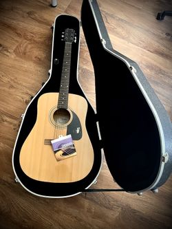 Guitar Acoustic + Hard Case