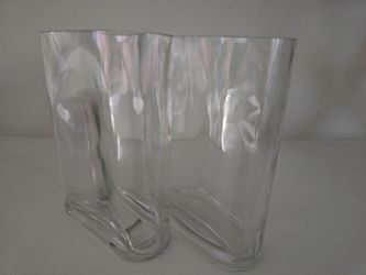 2 glass flower vases decoration