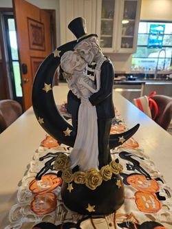 Gothic Skeleton Bride & Groom Kissing on Crescent Moon Figurine – Day of the Dead / Halloween Wedding Cake Topper