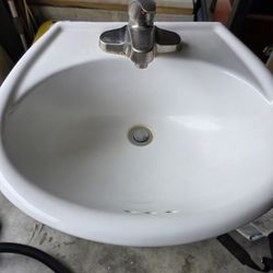 Pedestal Sink w/ Faucet – Good Condition
