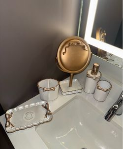 White and gold bows bathroom set