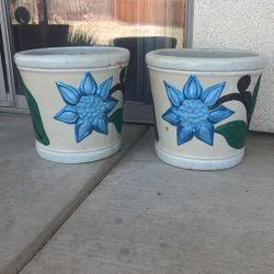 Clay Flower pot very pretty and good conditions 