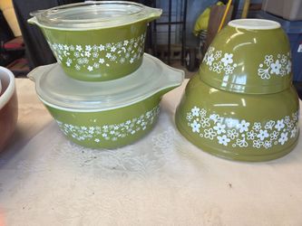 4 Vintage Pyrex Spring Blossom Crazy Daisy 1 Quart with lids